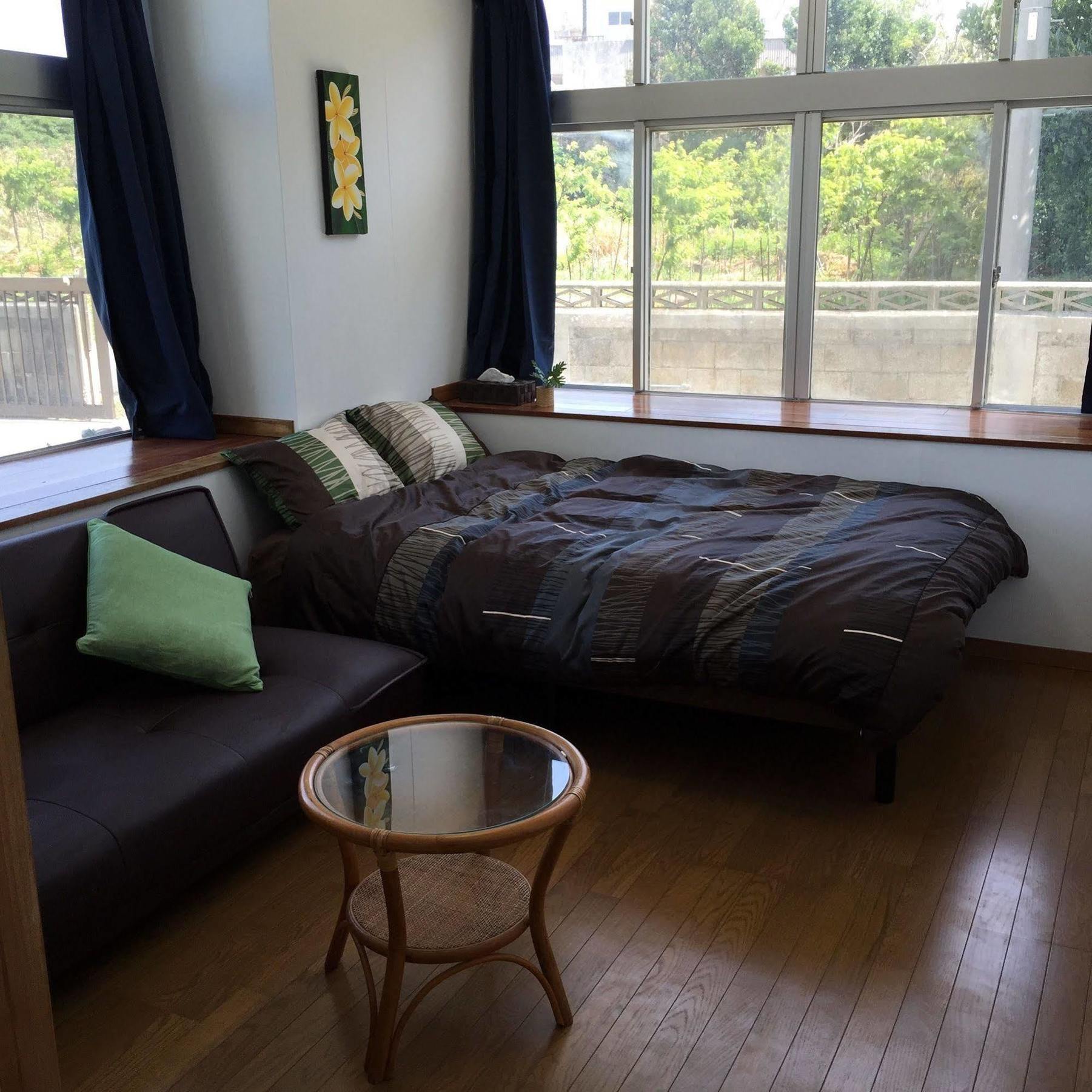 Guesthouse Seagull Village Motobu Bagian luar foto