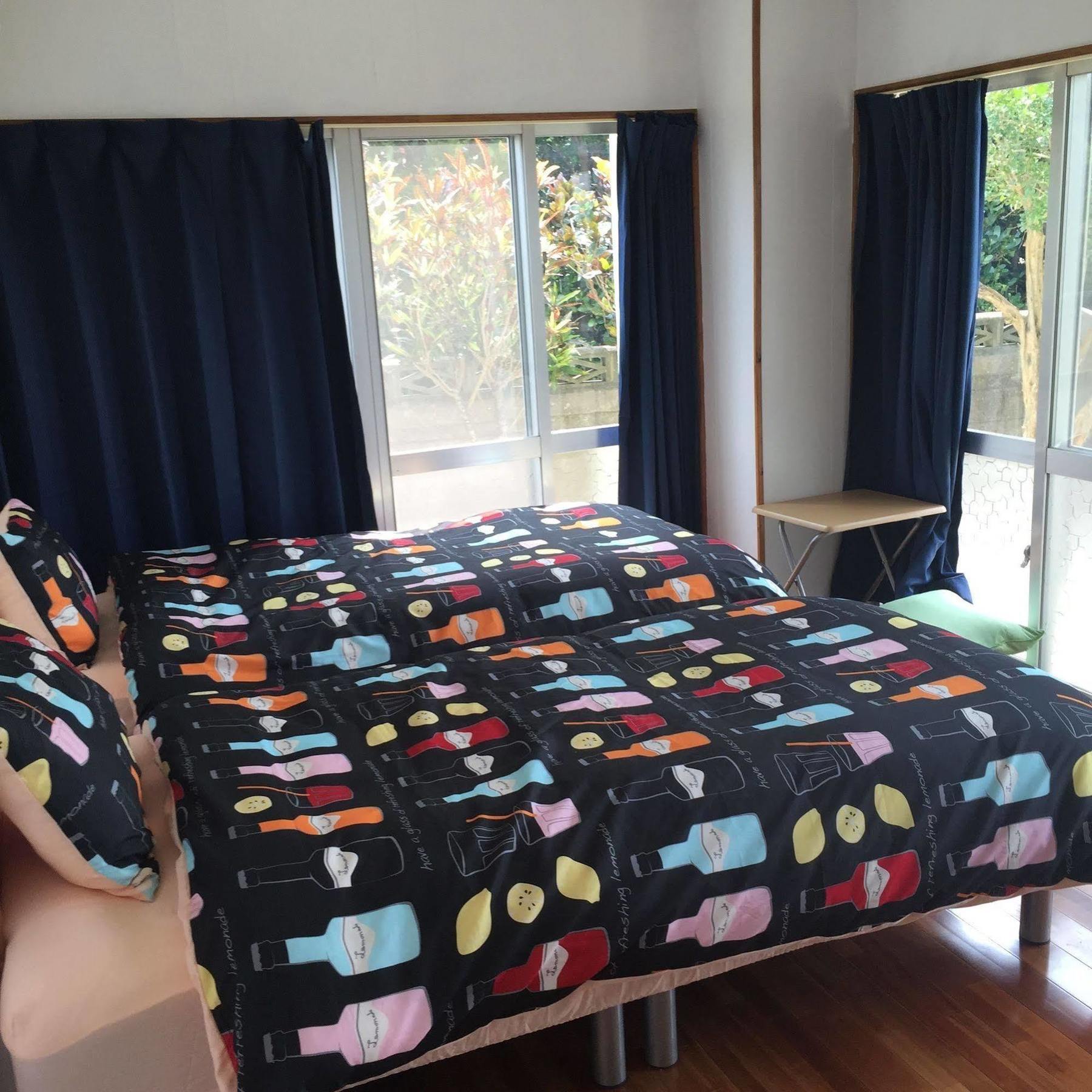 Guesthouse Seagull Village Motobu Bagian luar foto