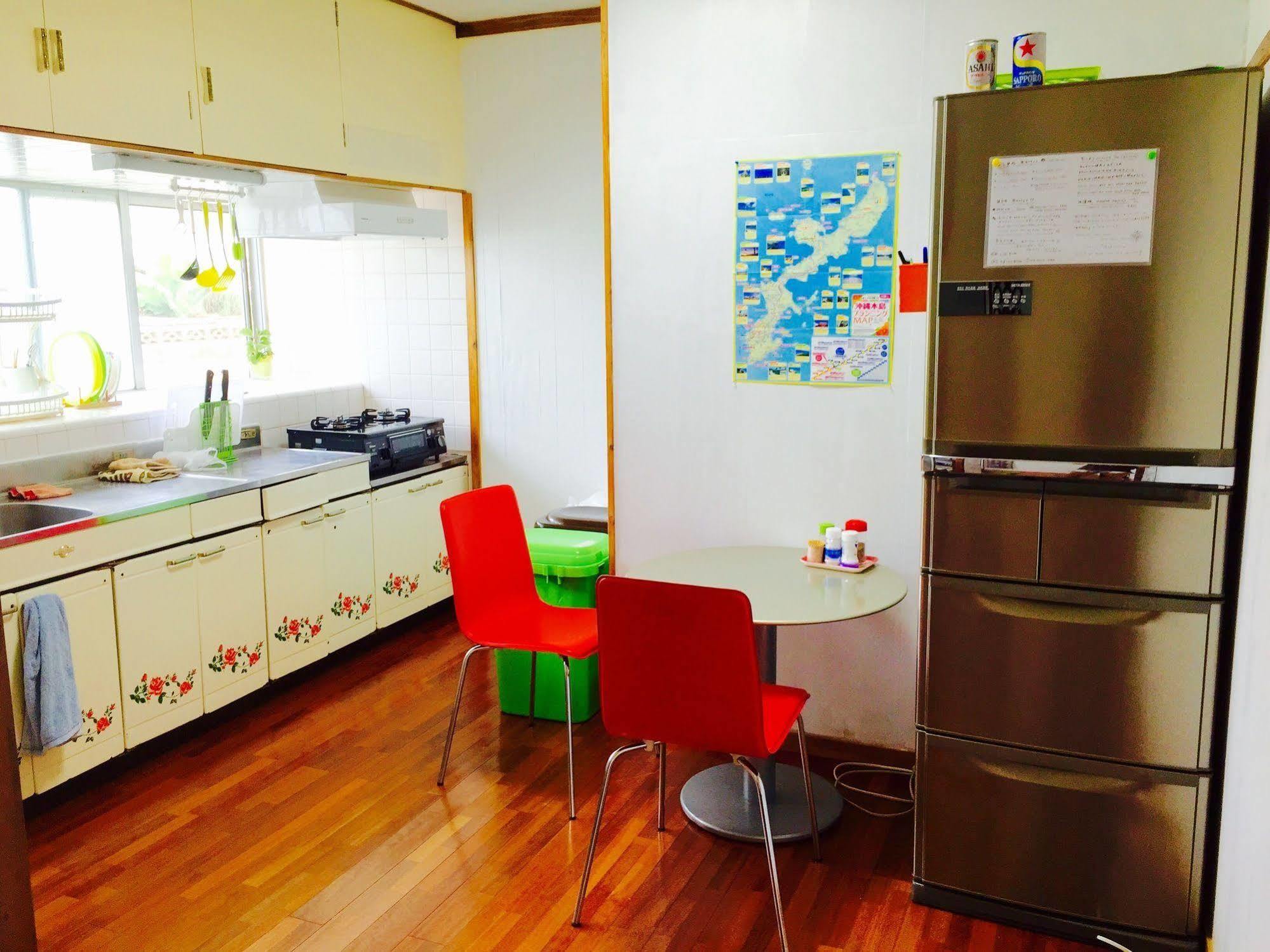 Guesthouse Seagull Village Motobu Bagian luar foto